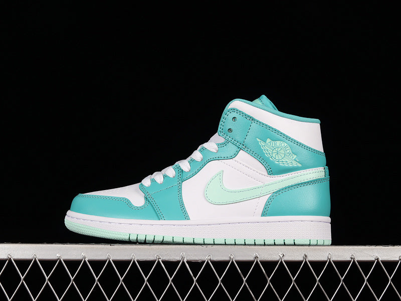 AJ1 Mid