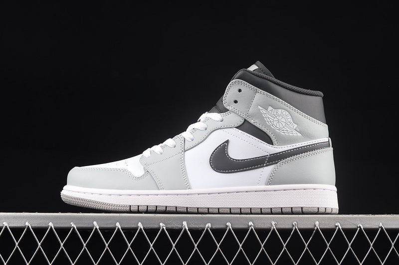 AJ1 Mid