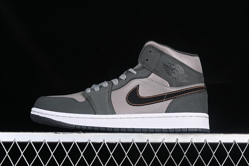 AJ1 Mid