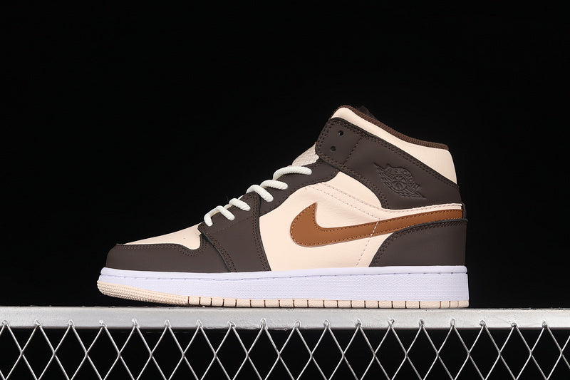 AJ1 Mid