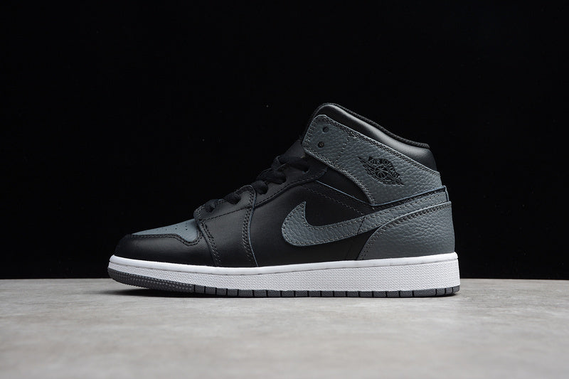 AJ1 Mid