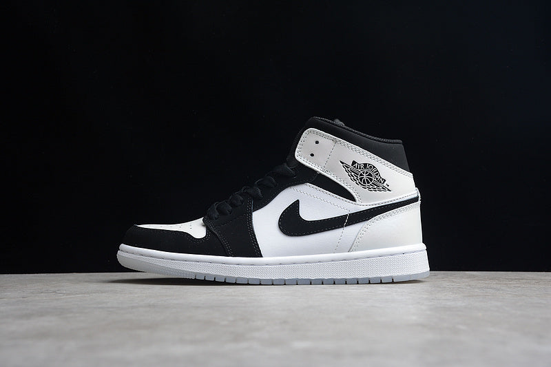 AJ1 Mid