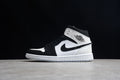 AJ1 Mid