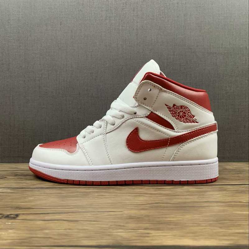 AJ1 Mid