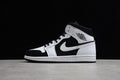 AJ1 Mid