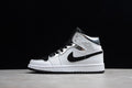AJ1 Mid