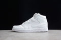 AJ1 Mid