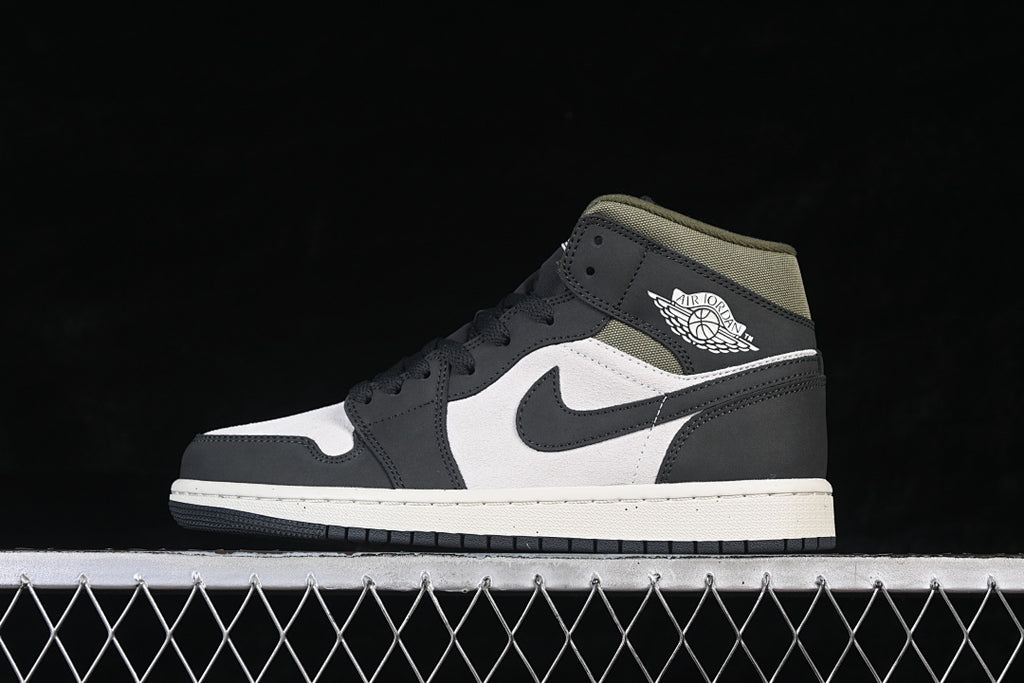 AJ1 Mid