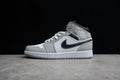 AJ1 Mid