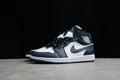 AJ1 Mid