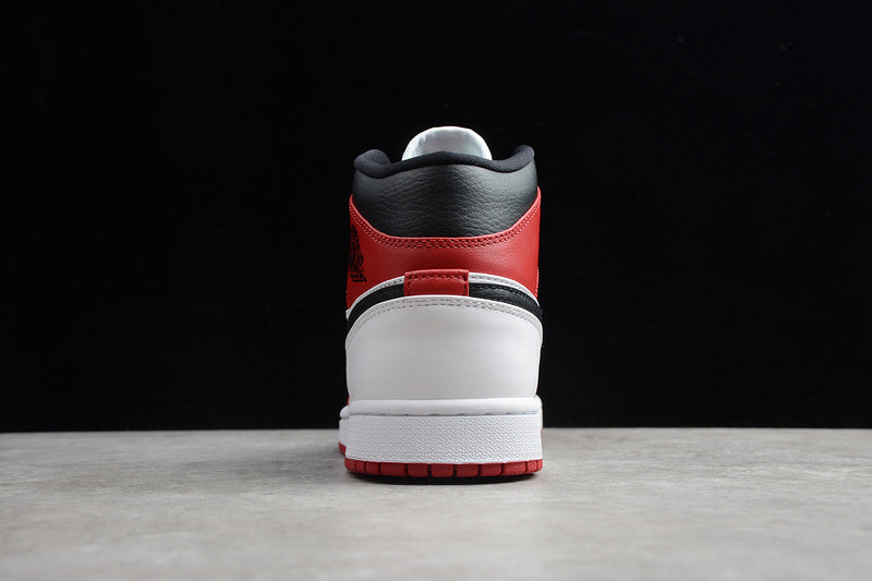 AJ1 Mid