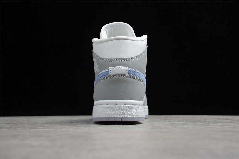 AJ1 Mid