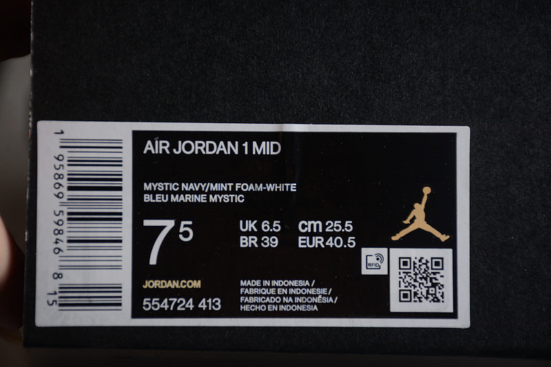 AJ1 Mid
