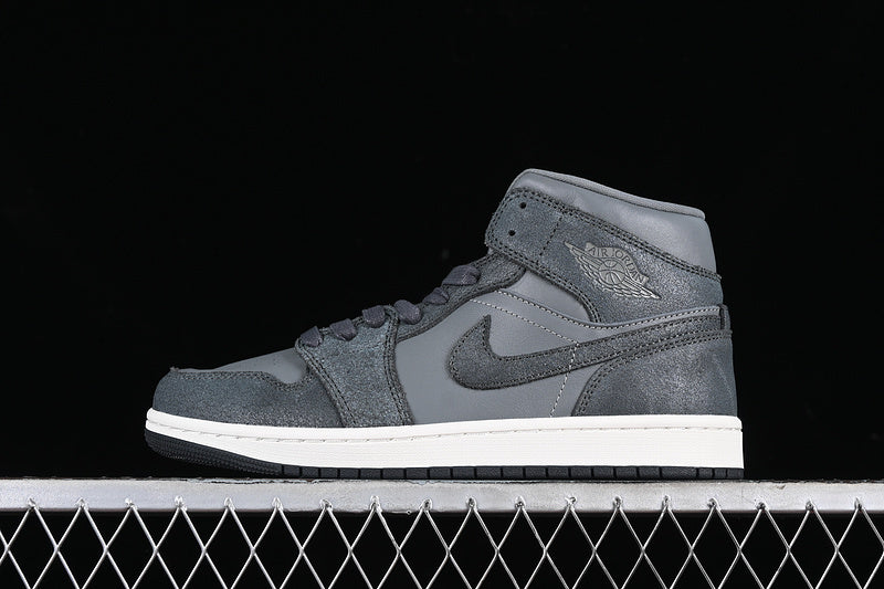 AJ1 Mid