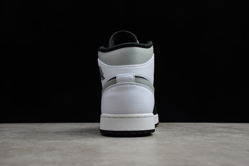 AJ1 Mid