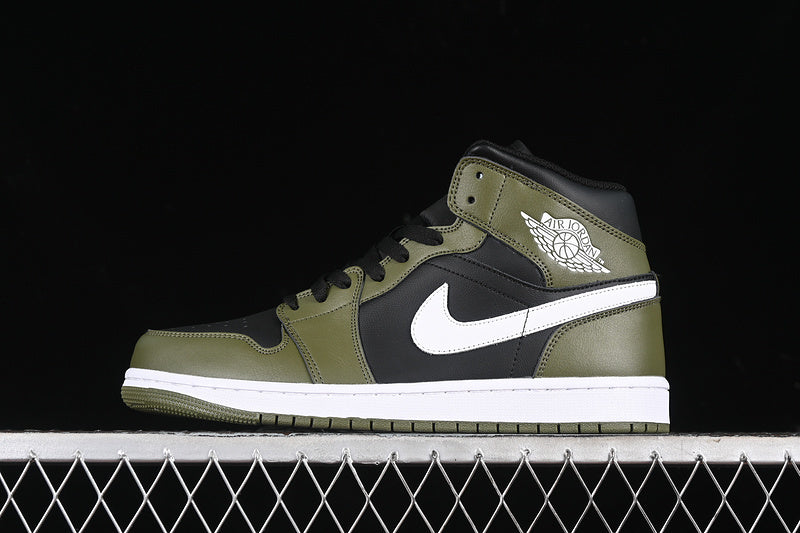 AJ1 Mid