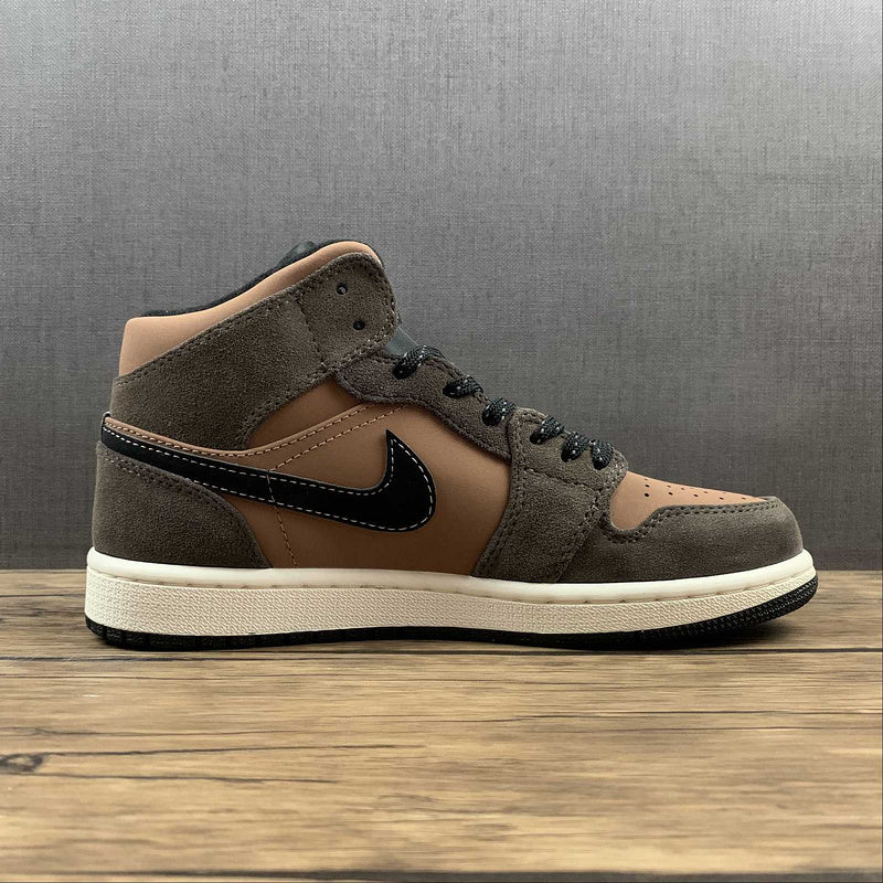 AJ1 Mid