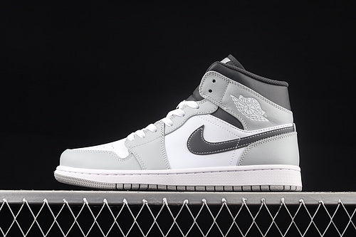 AJ1 Mid