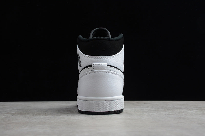 AJ1 Mid