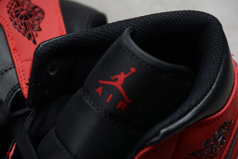 AJ1 Mid