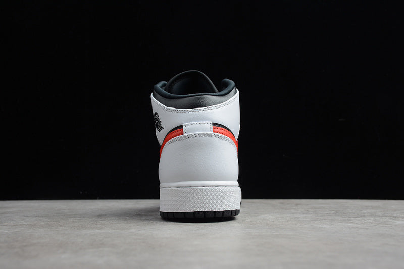 AJ1 Mid