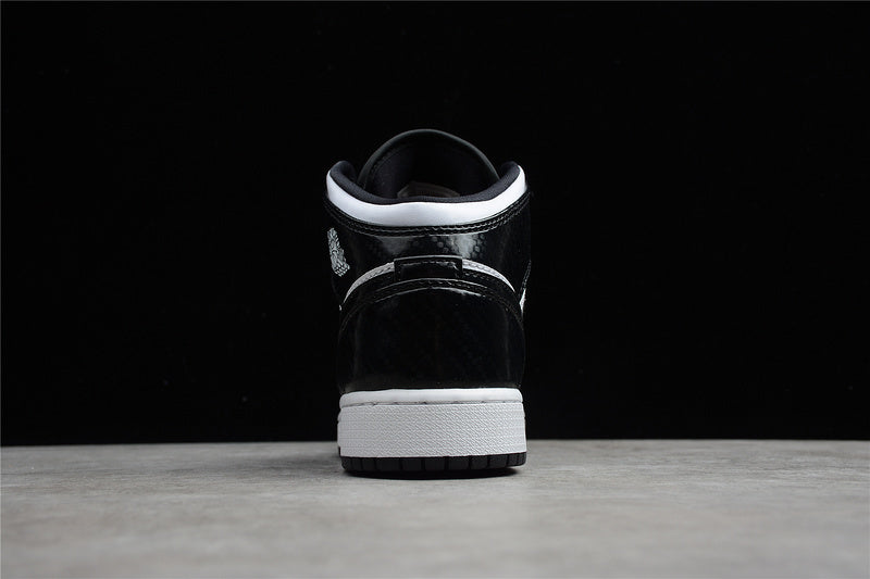 AJ1 Mid
