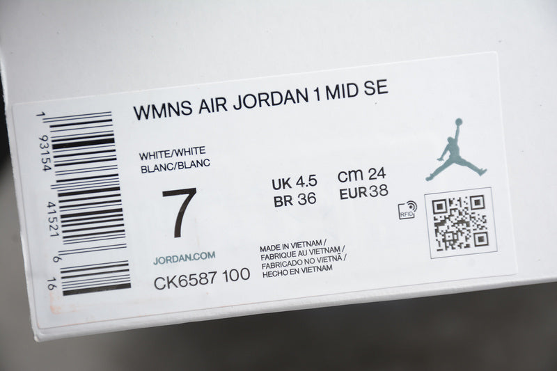 AJ1 Mid