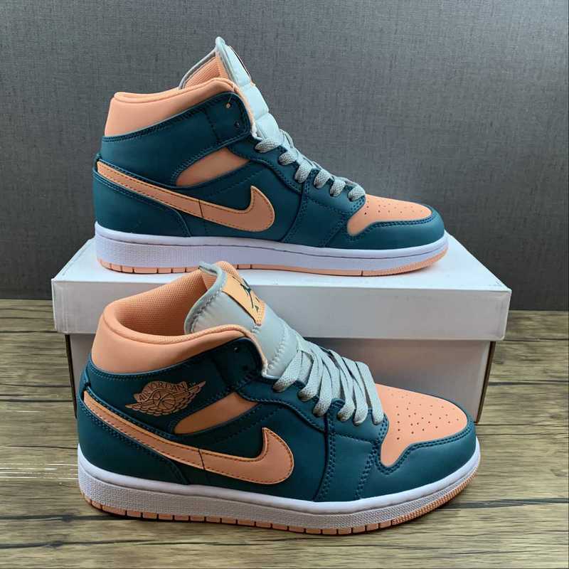 AJ1 Mid
