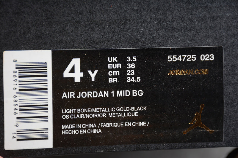 AJ1 Mid
