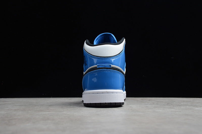 AJ1 Mid