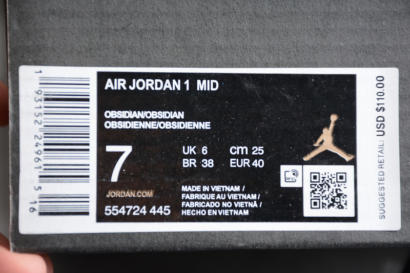 AJ1 Mid