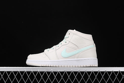 AJ1 Mid