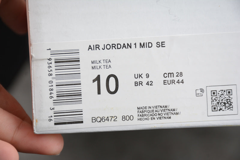 AJ1 Mid
