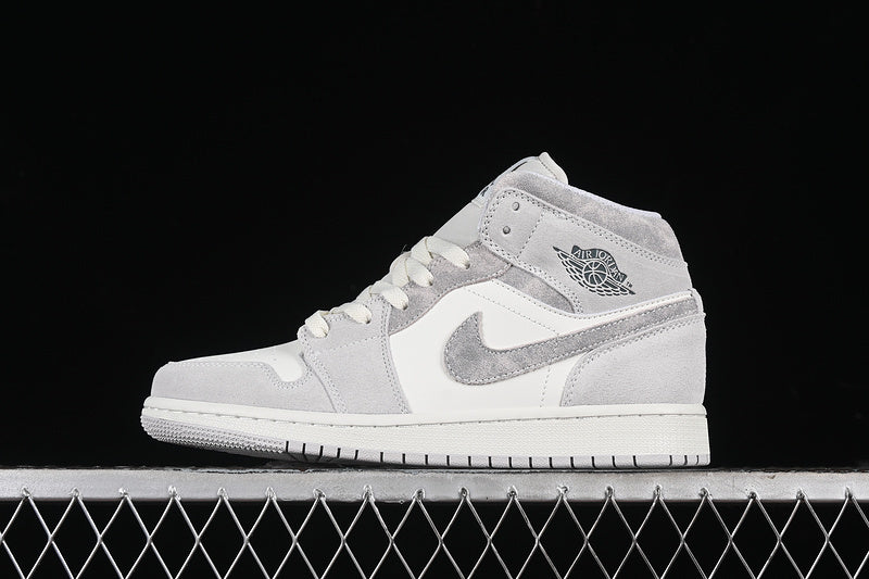 AJ1 Mid