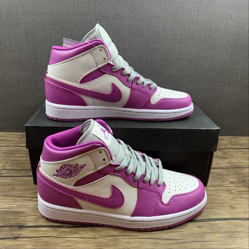 AJ1 Mid
