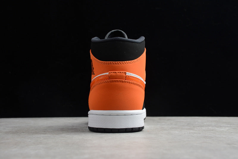AJ1 Mid