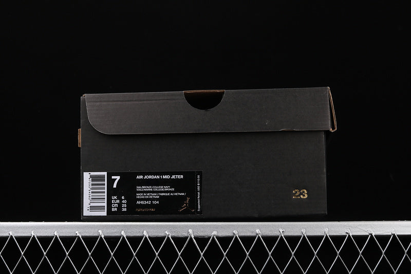 AJ1 Mid