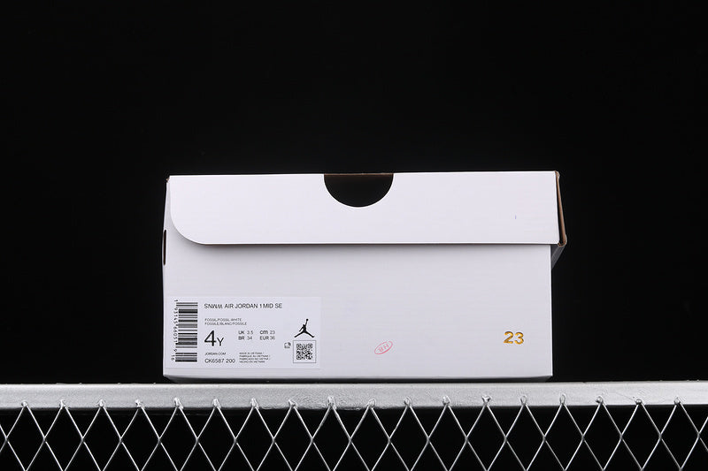 AJ1 Mid