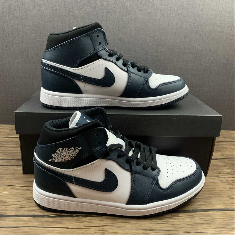 AJ1 Mid