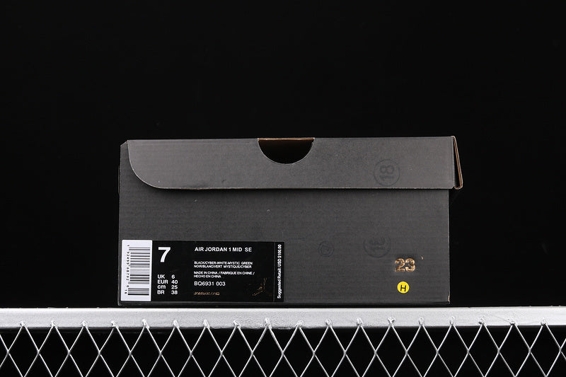 AJ1 Mid