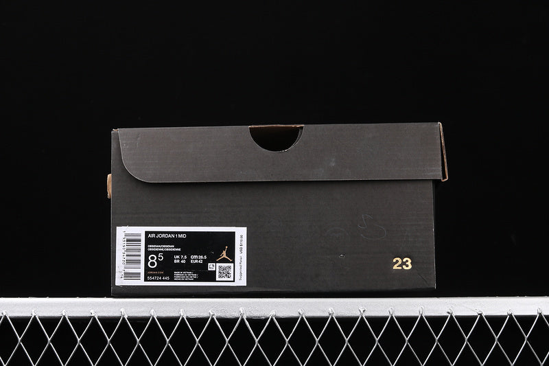 AJ1 Mid