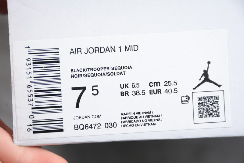 AJ1 Mid