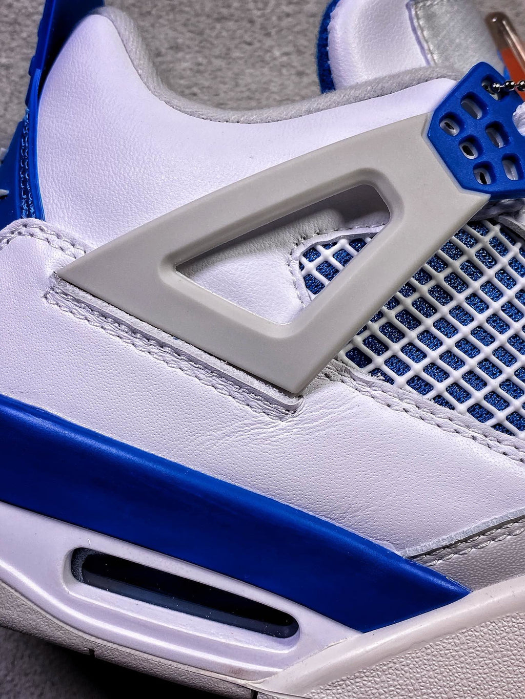AJ4