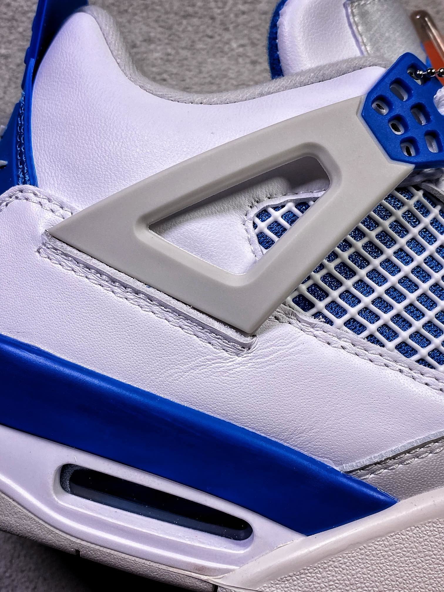 AJ4