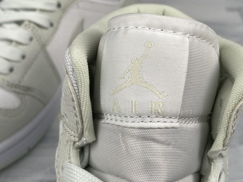 AJ1 Mid