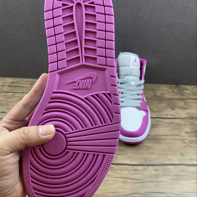 AJ1 Mid