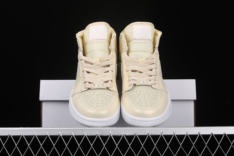 AJ1 Mid