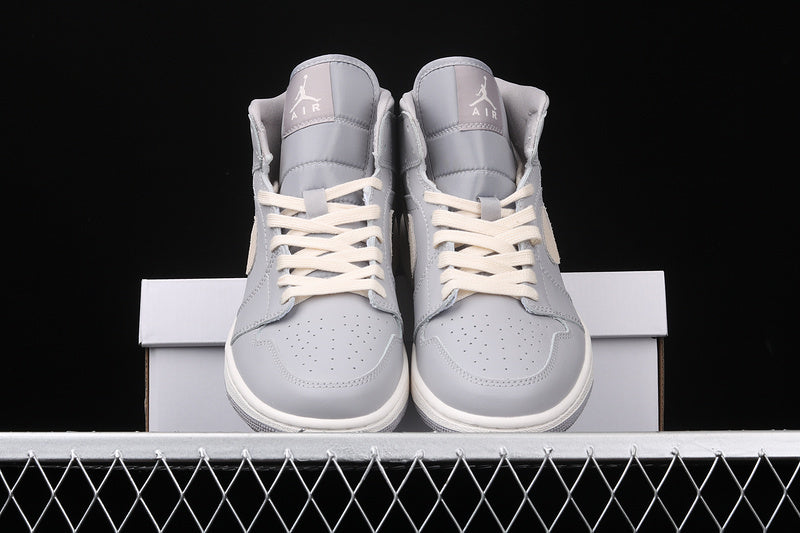AJ1 Mid