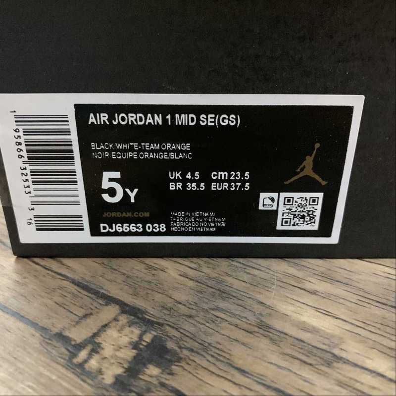 AJ1 Mid