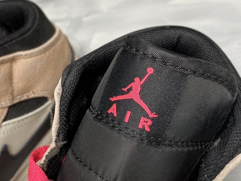 AJ1 Mid